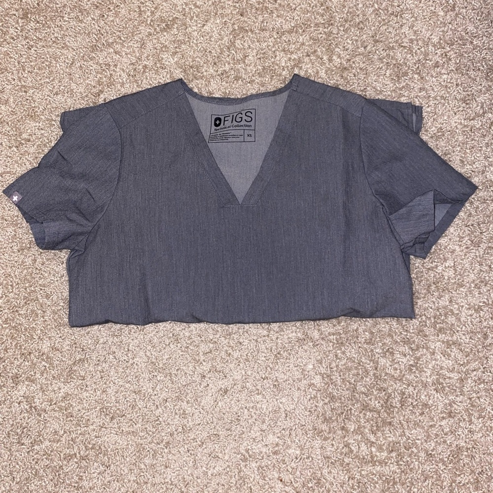 Casma Three-Pocket Scrub Top